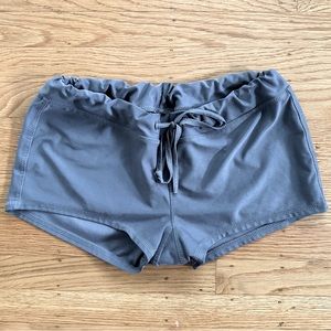 Women’s Breathe Yoga Shorts - Size M - Gray